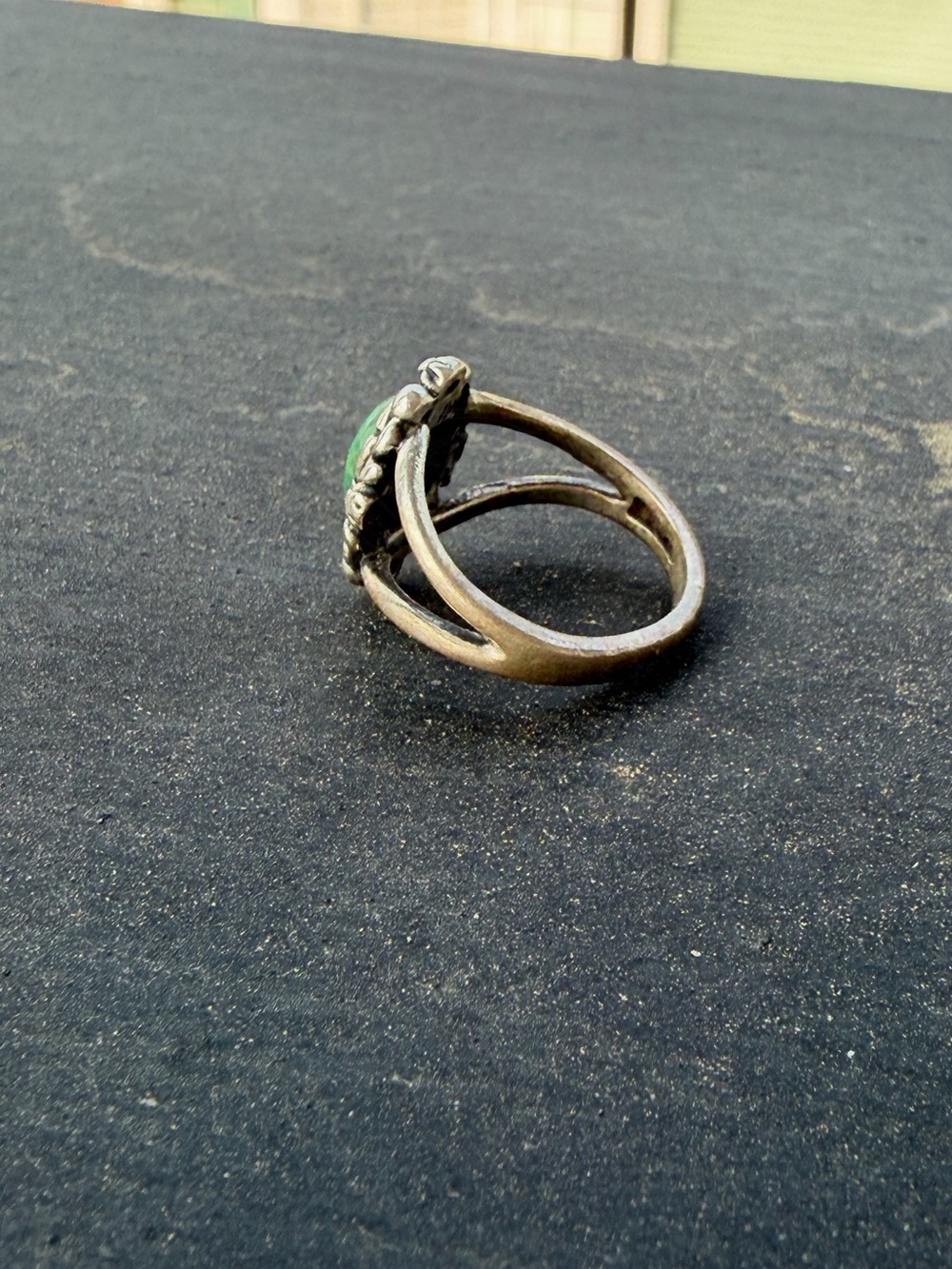 925 Ring with Green Oval Stone - Women Jewelry - Picture 2 of 4